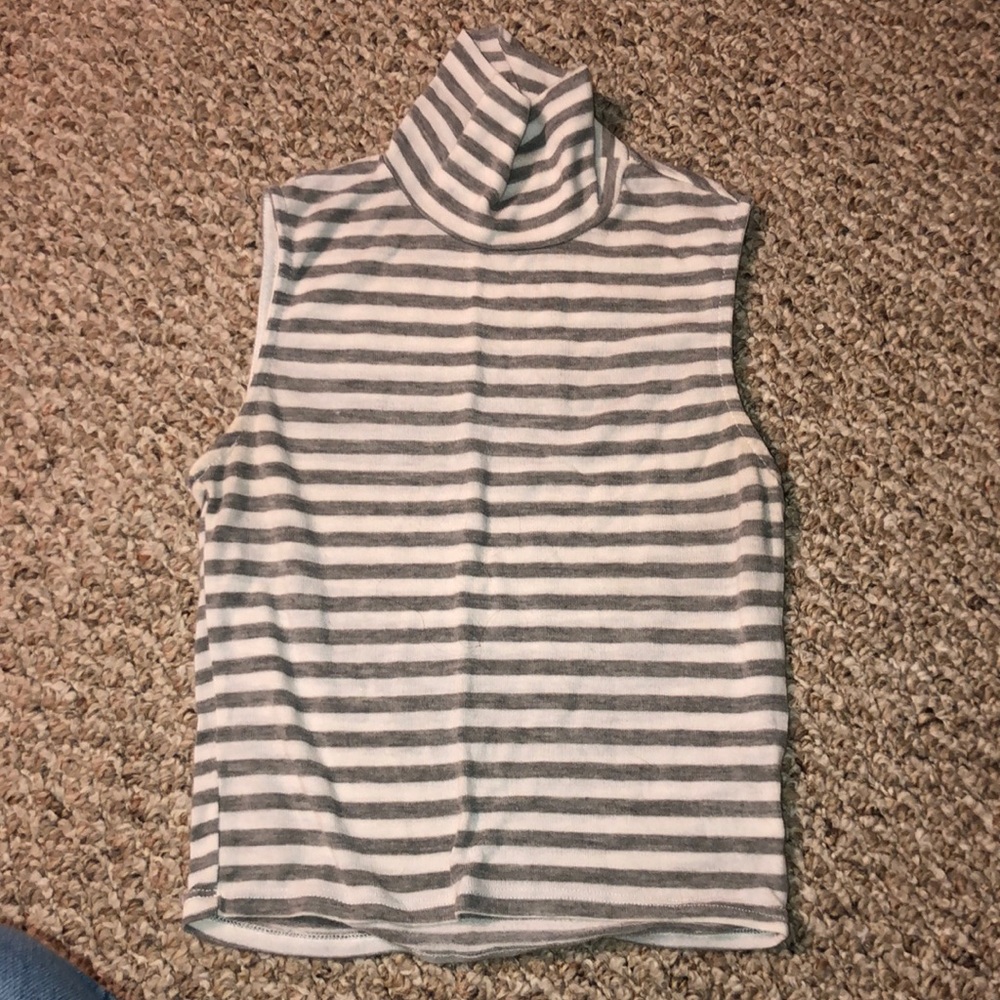 Turtleneck with no sleeves